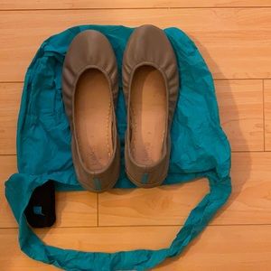 Size 9 Taupe tieks by Gavrieli